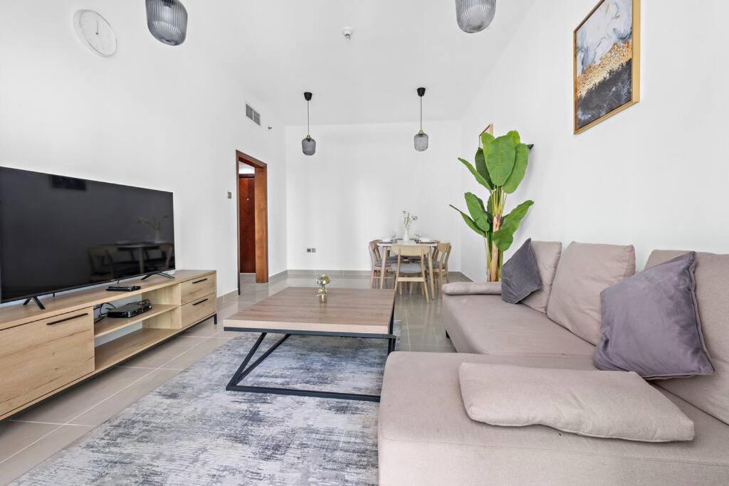 Stonetree - Furnished 1br Near In Marina Apartment