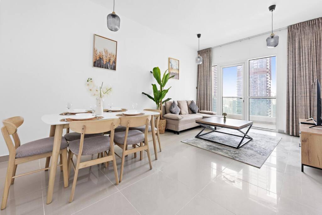 Stonetree - Furnished 1br Near In Marina Apartment